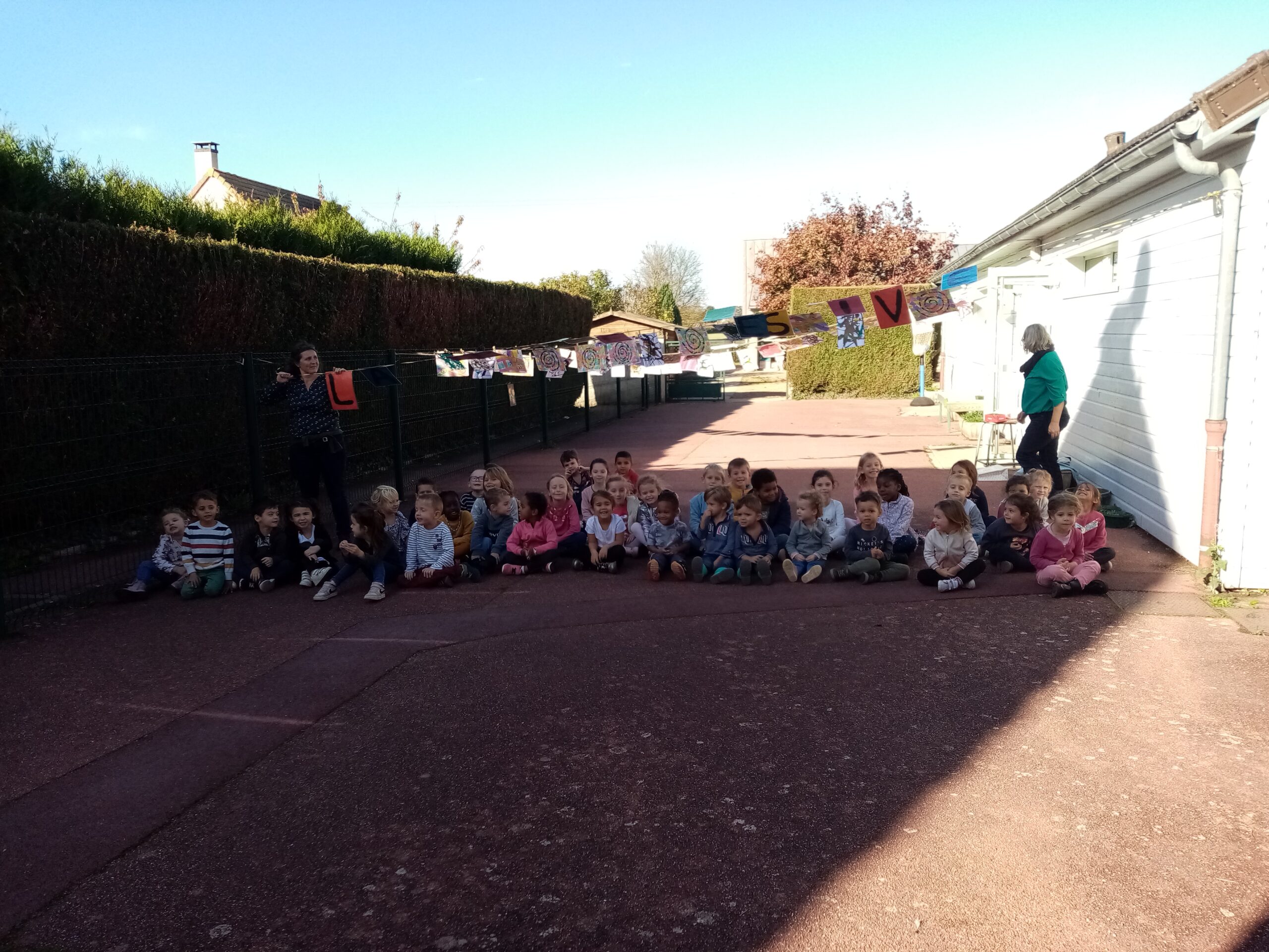 Photos de La Grande Lessive sur le thème « La Couleur de mes Rêves »